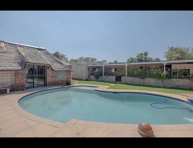 4 BEDROOM HOUSE FOR SALE IN WYCHWOOD